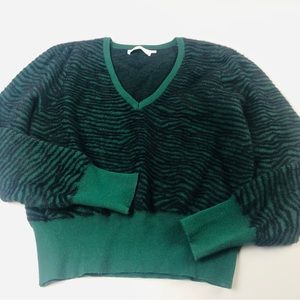 ASTR the label tiger pattern green and black fuzzy sweater XL V-neck